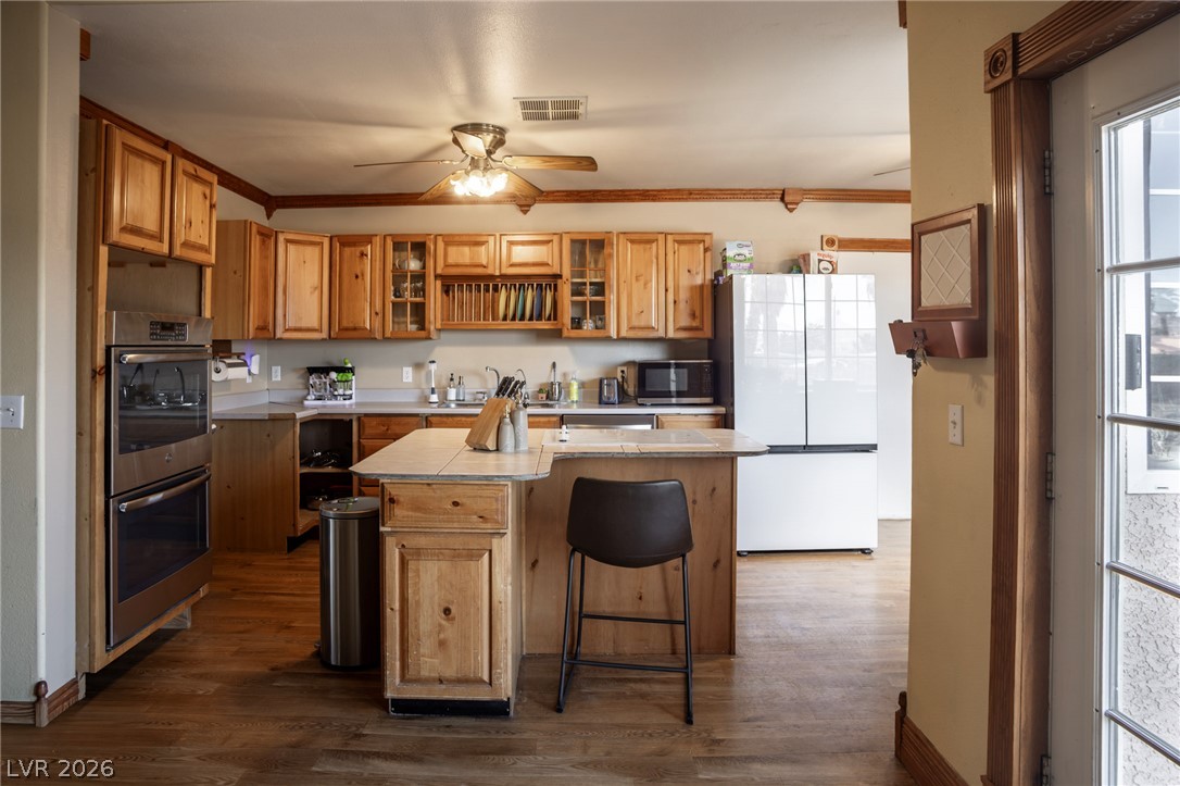 Photo 6 of 24, 560 Bonelli Avenue