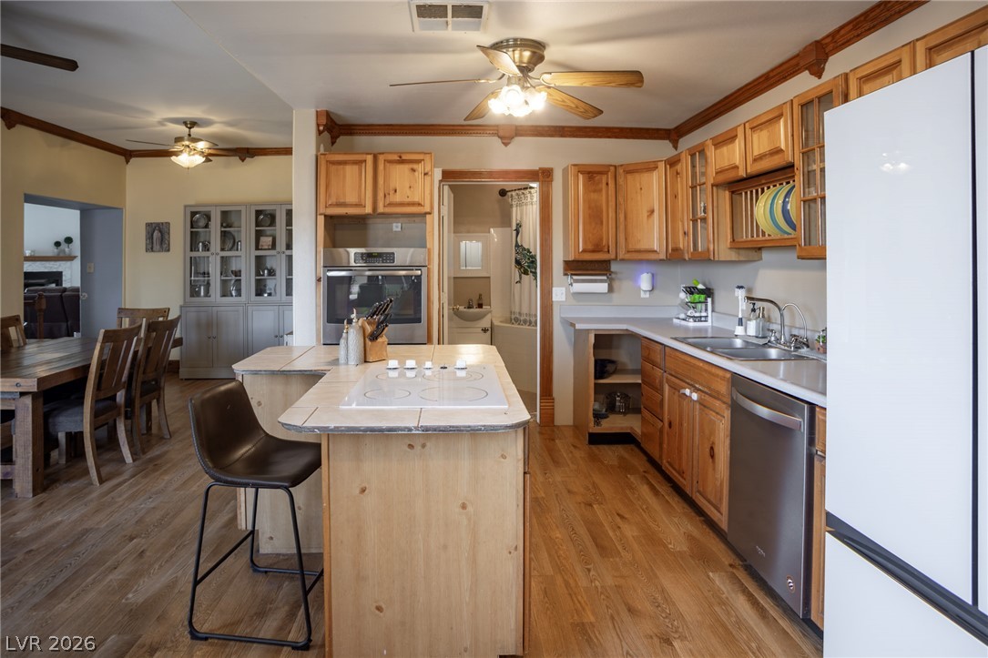 Photo 9 of 24, 560 Bonelli Avenue