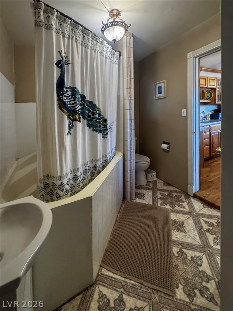 Photo 10 of 24, 560 Bonelli Avenue