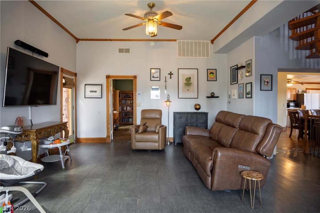 Photo 12 of 24, 560 Bonelli Avenue