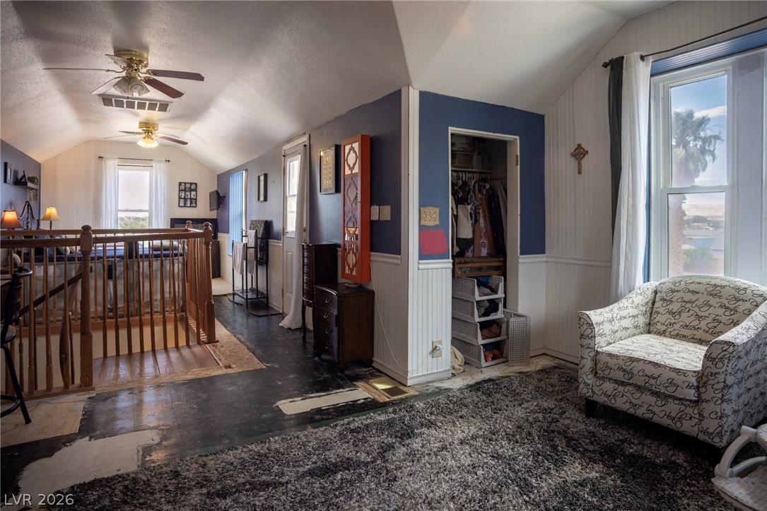 Photo 18 of 24, 560 Bonelli Avenue