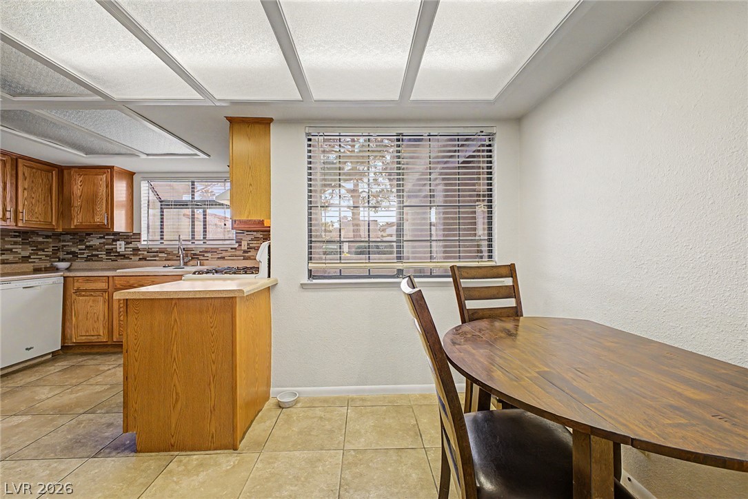 Photo 24 of 67, 3127 La Mancha Way