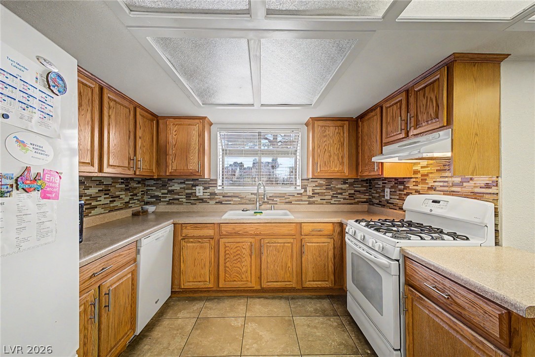 Photo 25 of 67, 3127 La Mancha Way