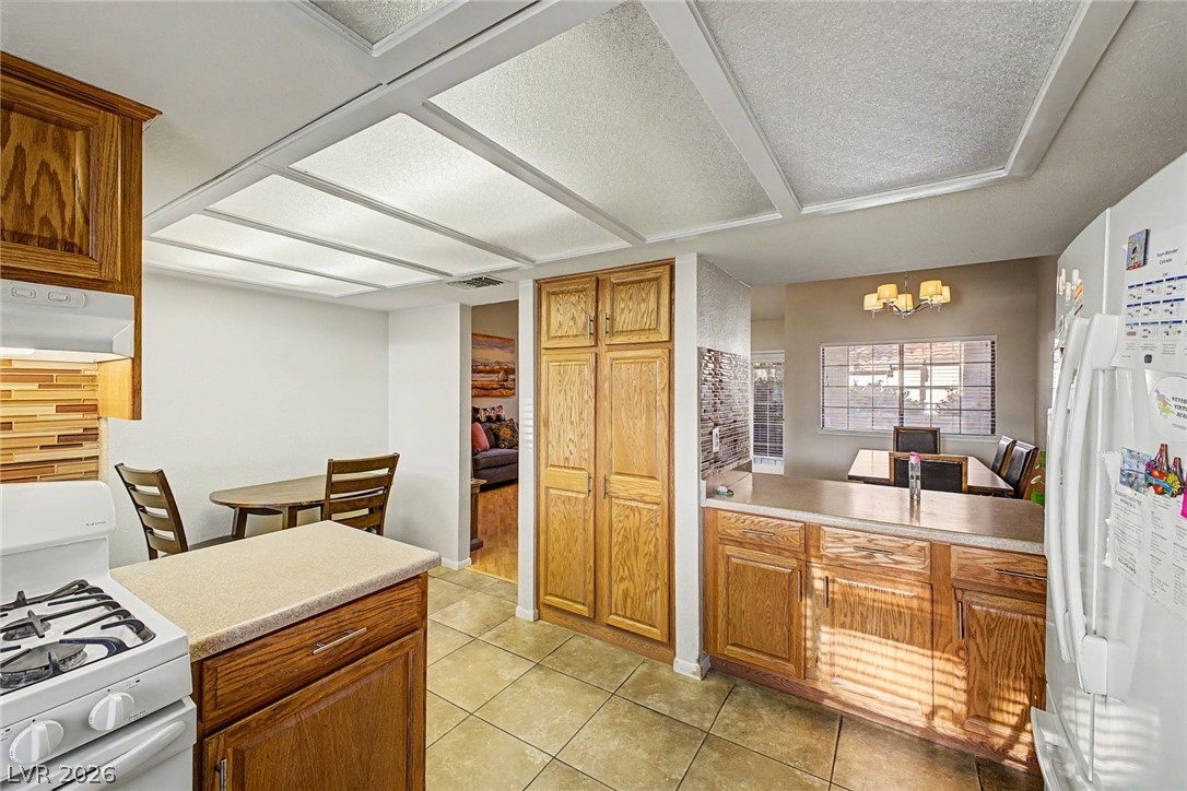 Photo 27 of 67, 3127 La Mancha Way