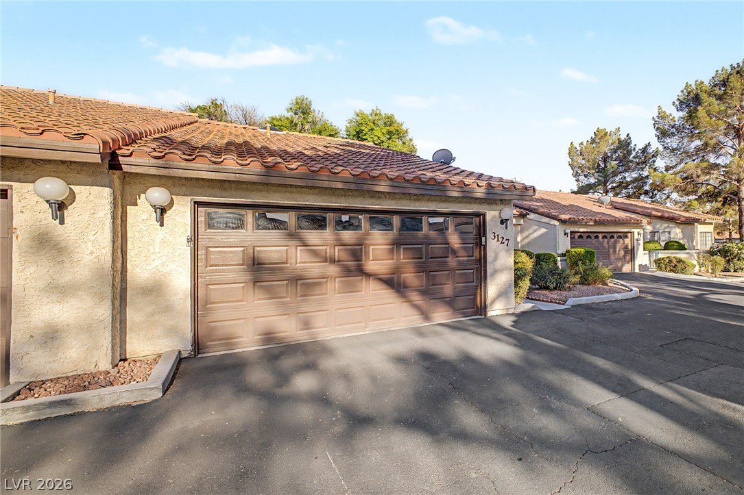 Photo 14 of 67, 3127 La Mancha Way