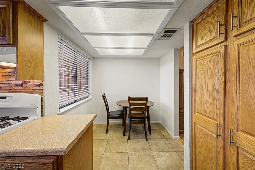 Photo 28 of 67, 3127 La Mancha Way