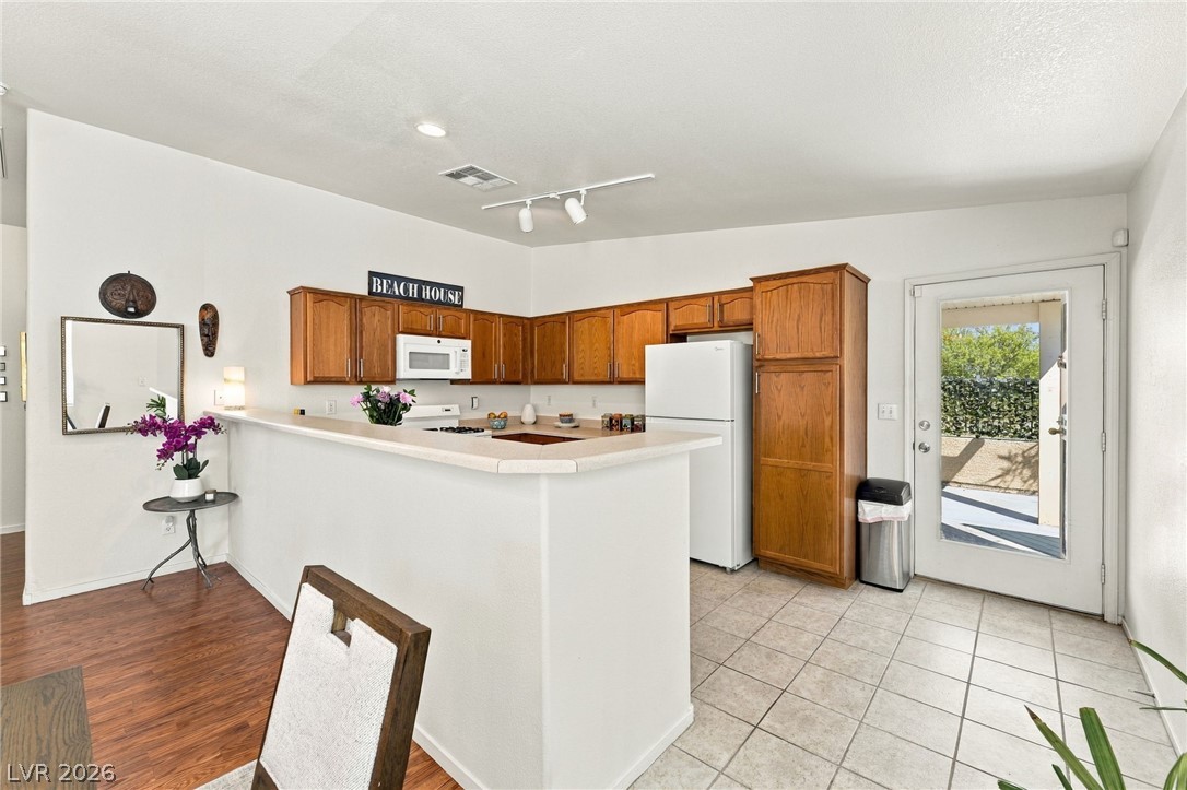 Photo 12 of 38, 4960 Mascaro Drive