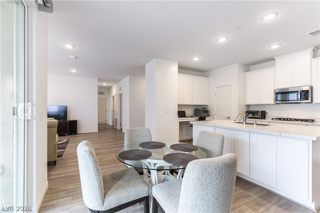 Photo 22 of 34, 2555 Hampton Road #2308