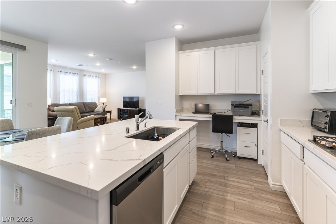 Photo 25 of 34, 2555 Hampton Road #2308