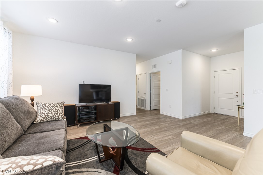 Photo 18 of 34, 2555 Hampton Road #2308