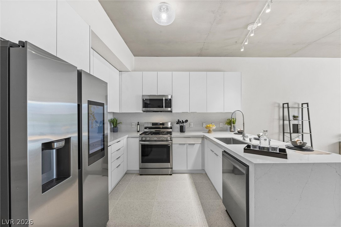 Photo 3 of 353 E Bonneville Avenue #421