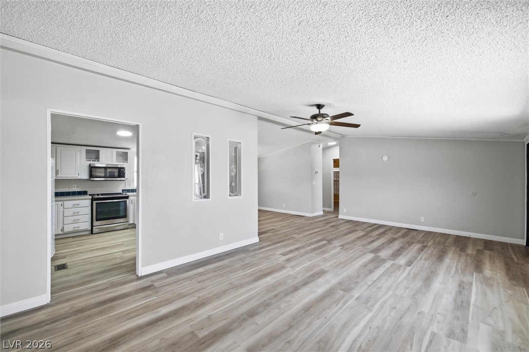 Photo 10 of 40, 3051 W Wilson Road