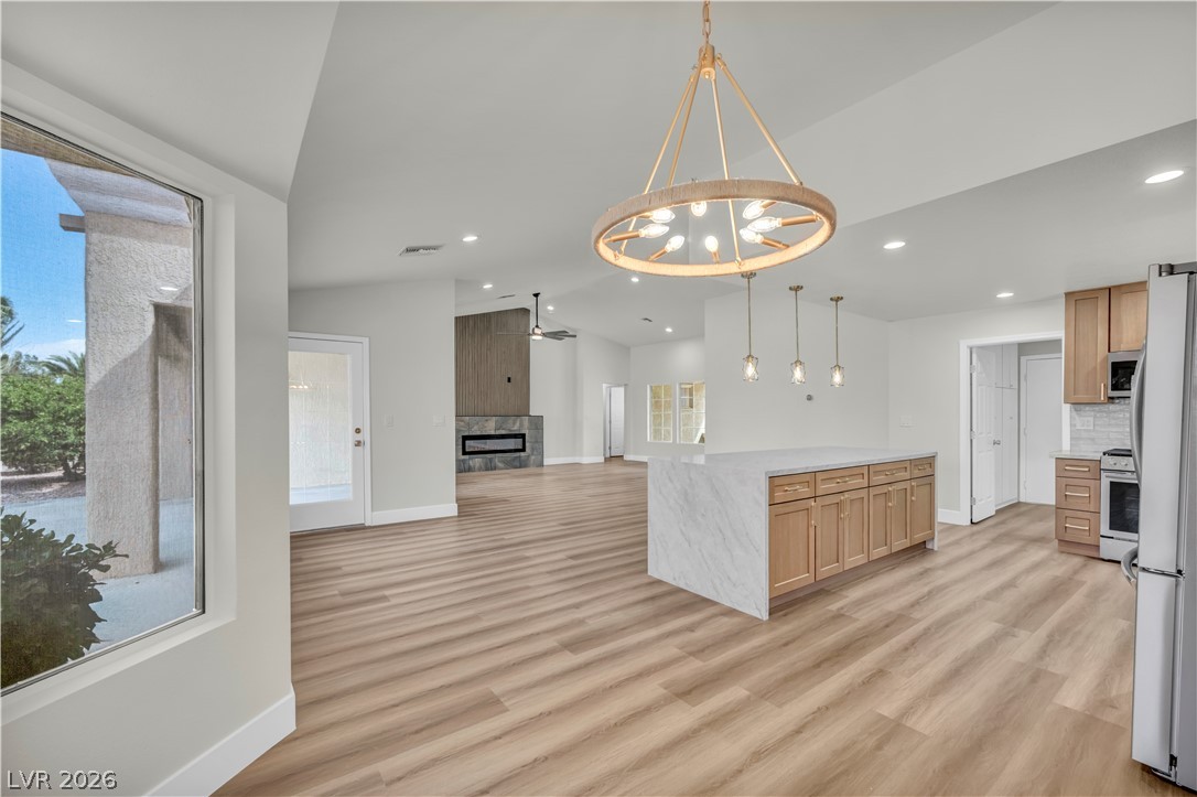 Photo 13 of 42, 9912 Rosamond Drive