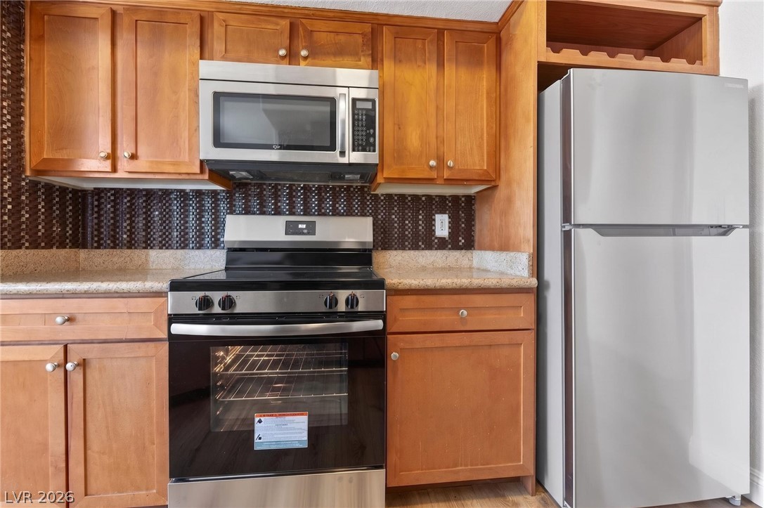 Photo 13 of 39, 4400 S Jones Boulevard #1012