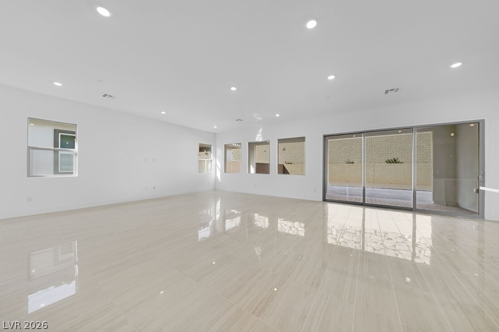 Photo 3 of 370 Tigullio Avenue