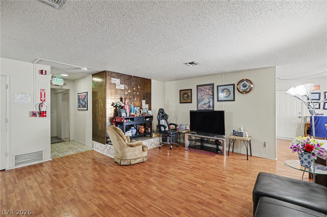Photo 8 of 29, 1905 S 17th Street