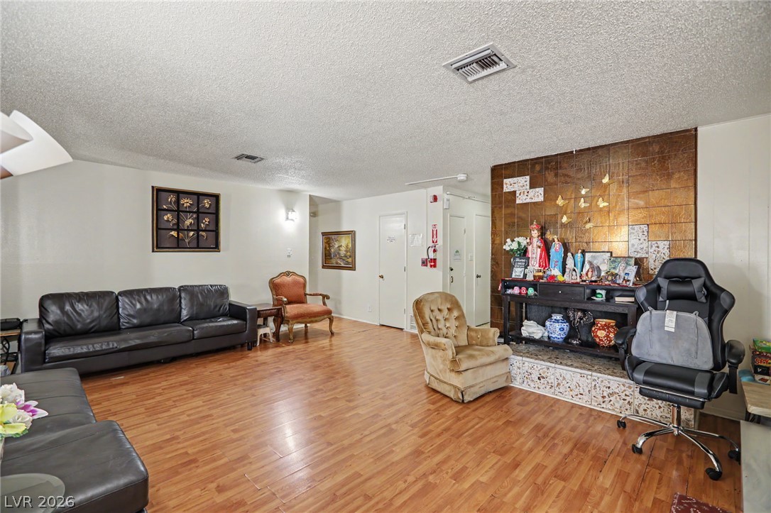 Photo 9 of 29, 1905 S 17th Street