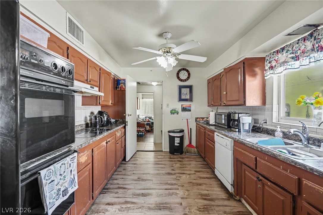 Photo 18 of 29, 1905 S 17th Street