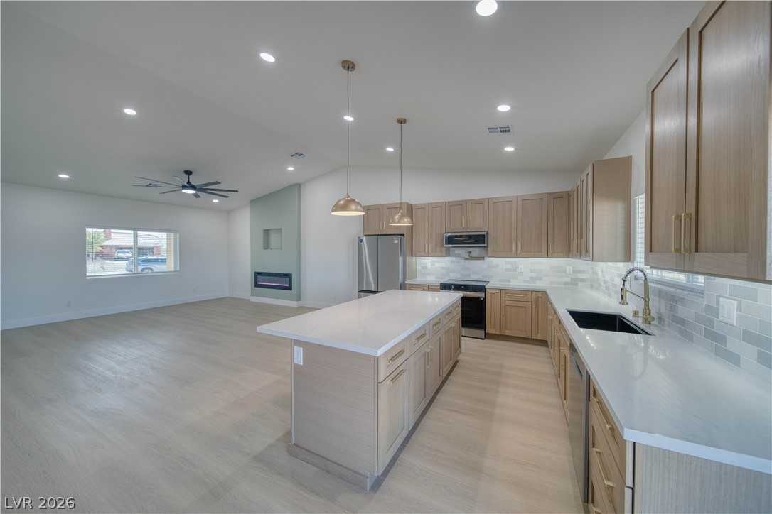 Photo 9 of 28, 2520 S Yakima Avenue