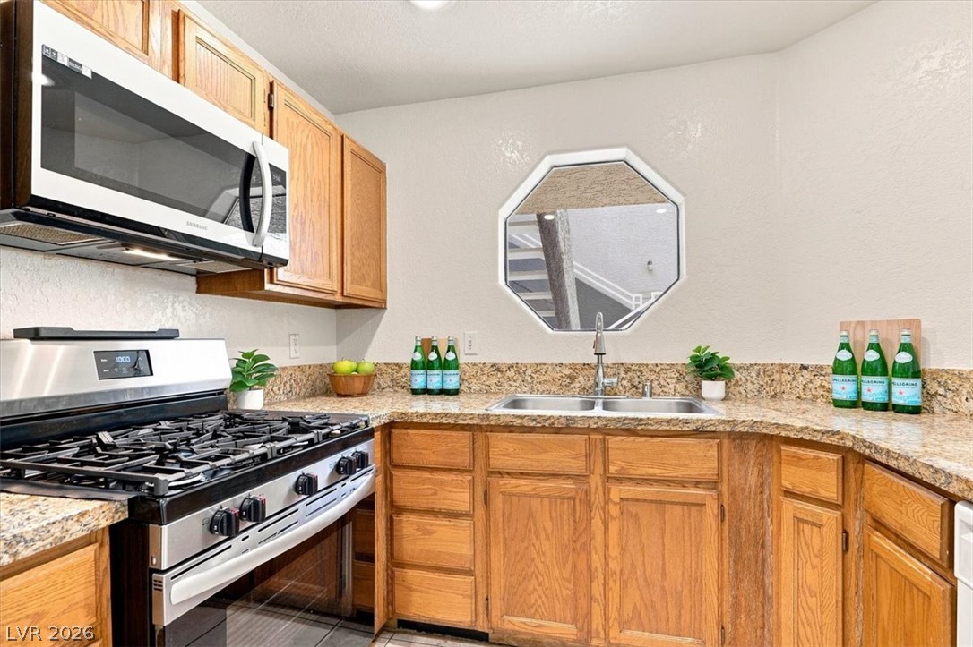 Photo 11 of 33, 5042 S Rainbow Boulevard #101