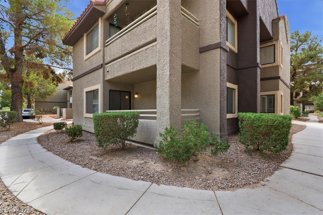Photo 3 of 5042 S Rainbow Boulevard #101