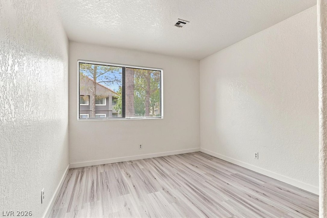 Photo 26 of 33, 5042 S Rainbow Boulevard #101
