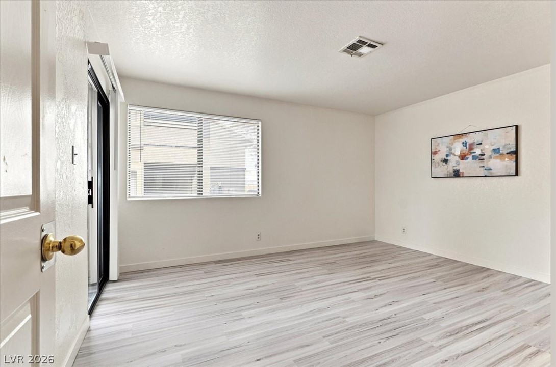 Photo 14 of 33, 5042 S Rainbow Boulevard #101