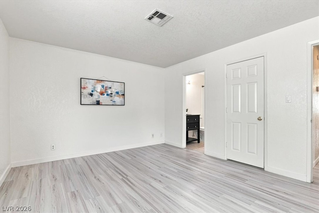 Photo 19 of 33, 5042 S Rainbow Boulevard #101