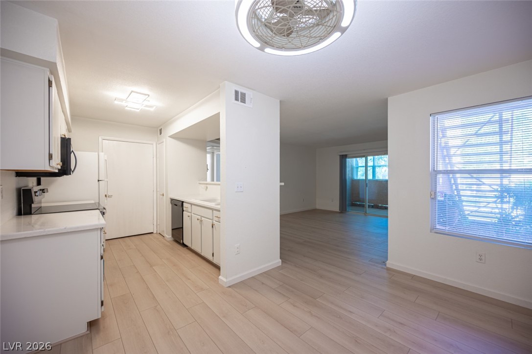 Photo 18 of 46, 1150 N Buffalo Drive #1098