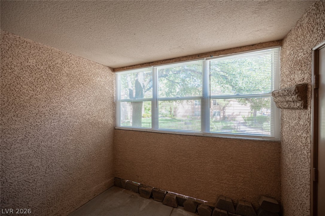 Photo 37 of 46, 1150 N Buffalo Drive #1098