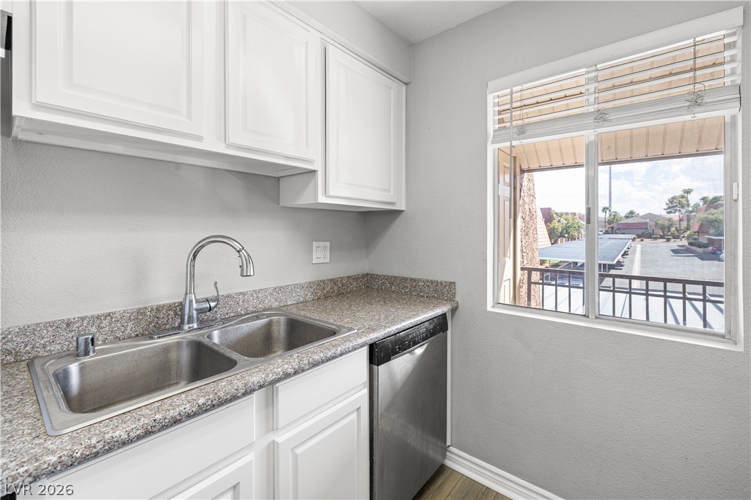 Photo 6 of 17, 5061 River Glen Drive #80