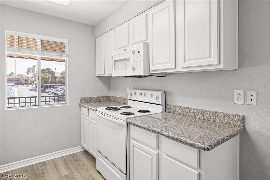 Photo 7 of 17, 5061 River Glen Drive #80