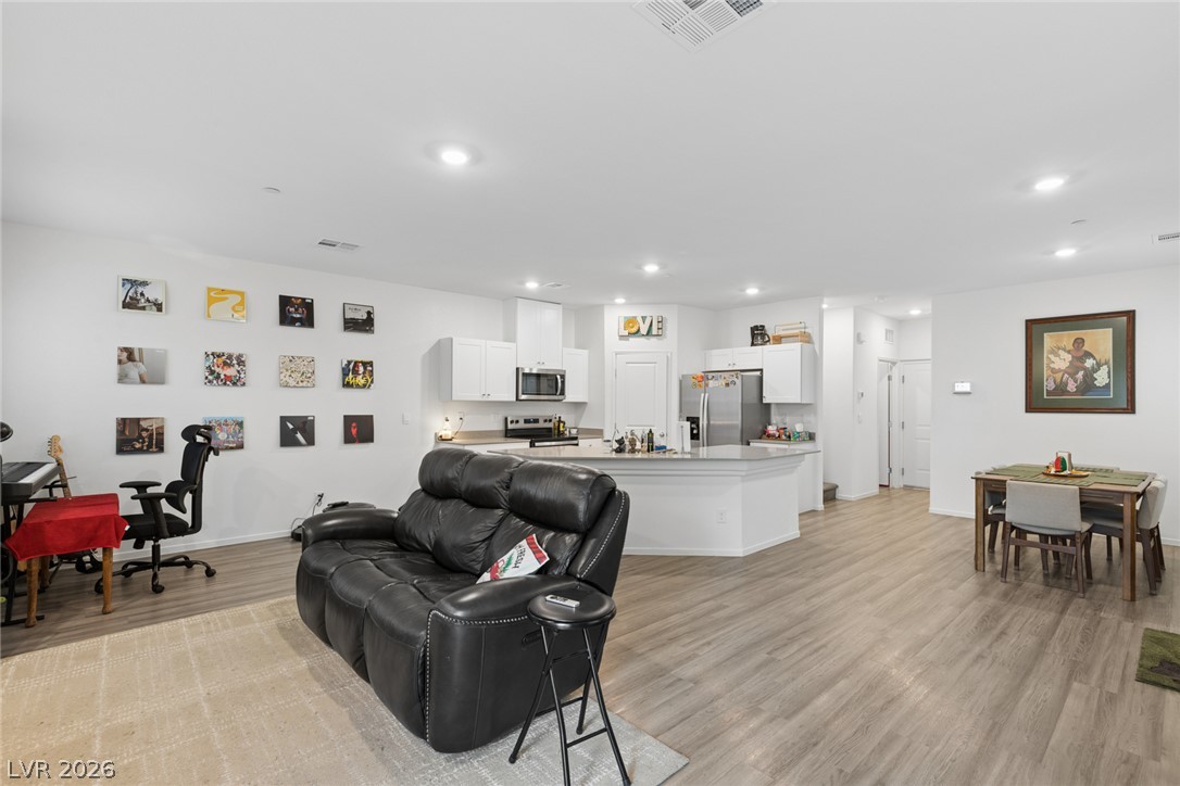 Photo 5 of 7910 Aurora Sky Street