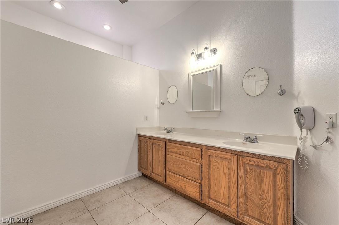 Photo 33 of 63, 3195 Heyer Street