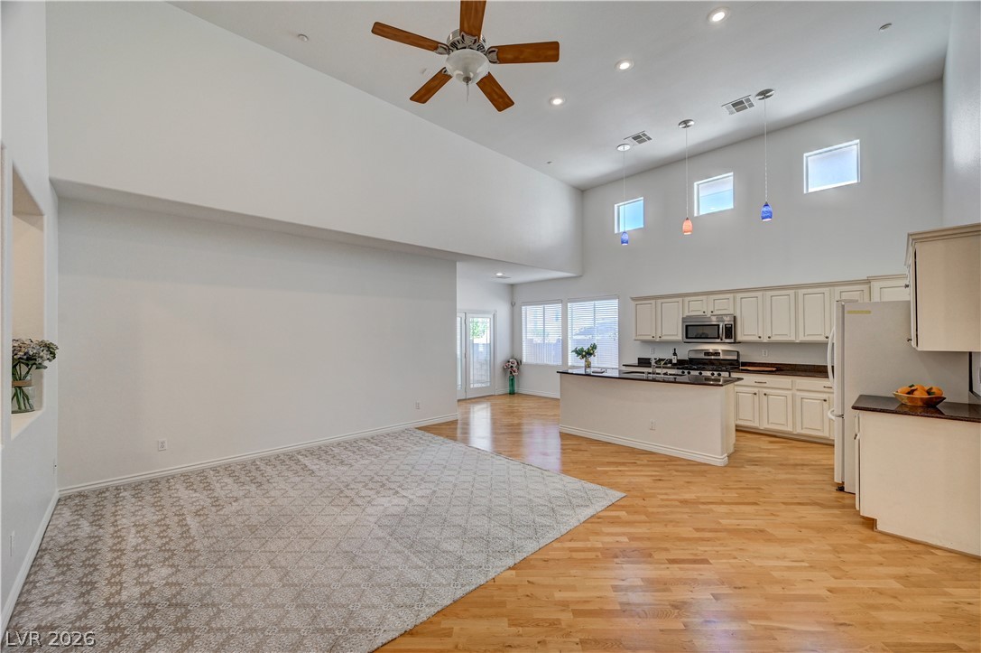Photo 4 of 1133 Denman Valley Street