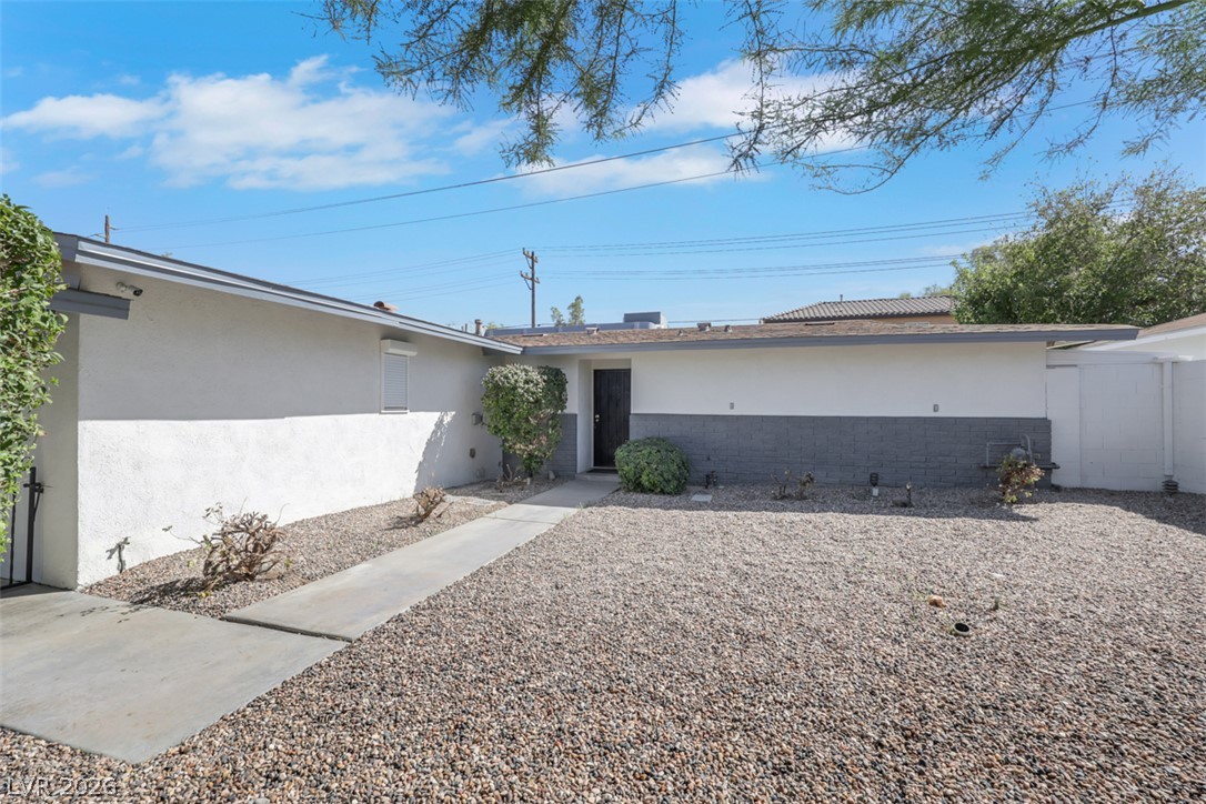 Photo 2 of 2013 Sunland Avenue
