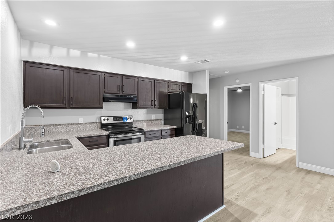 Photo 6 of 21, 881 Mantis Way #1