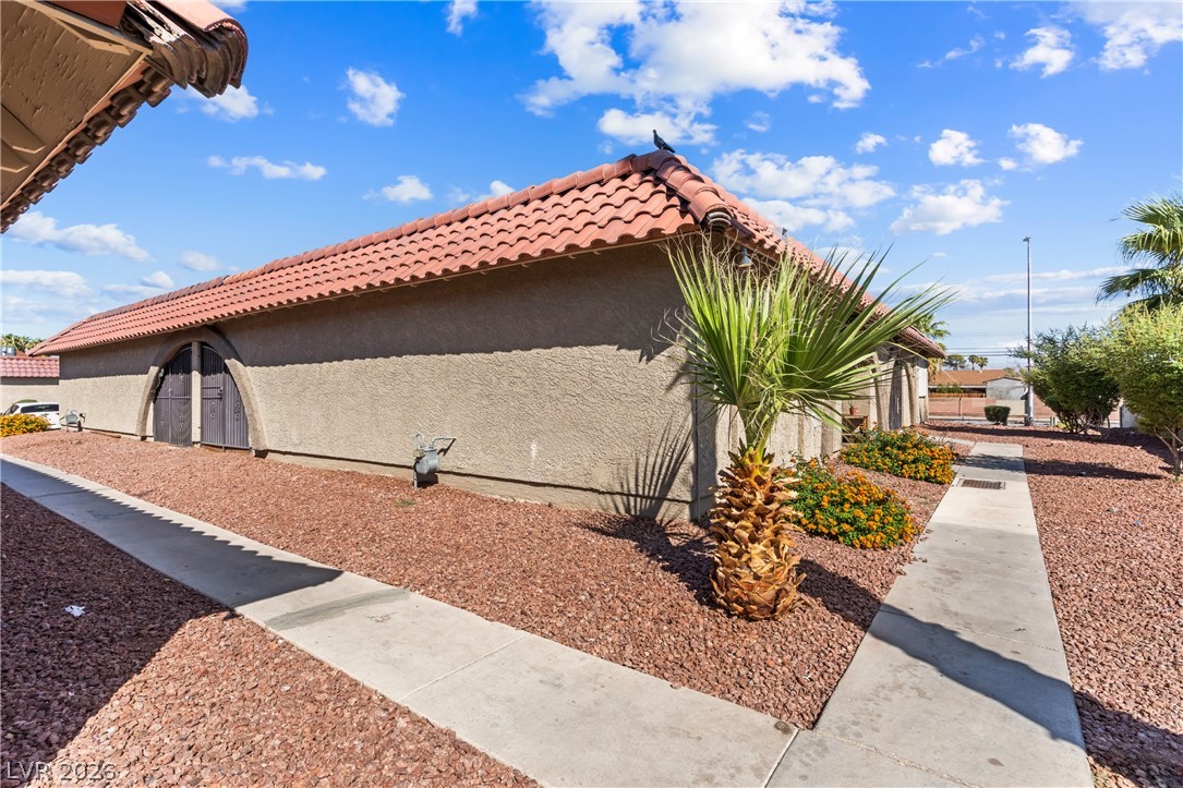 Photo 18 of 21, 881 Mantis Way #1