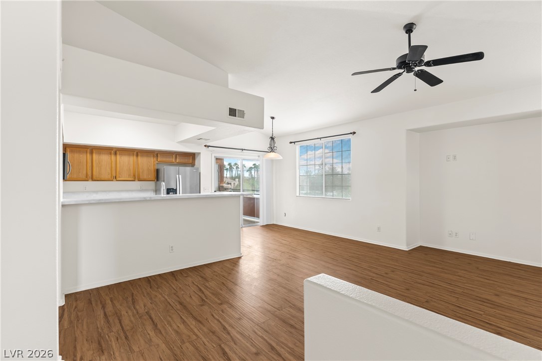 Photo 3 of 1501 Truett Street #203