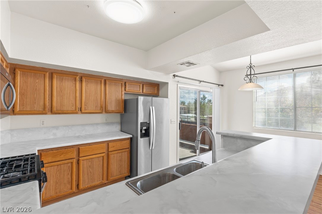 Photo 9 of 40, 1501 Truett Street #203