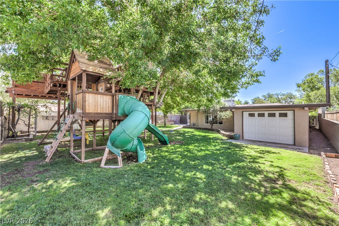 Photo 2 of 712 Aztec Place