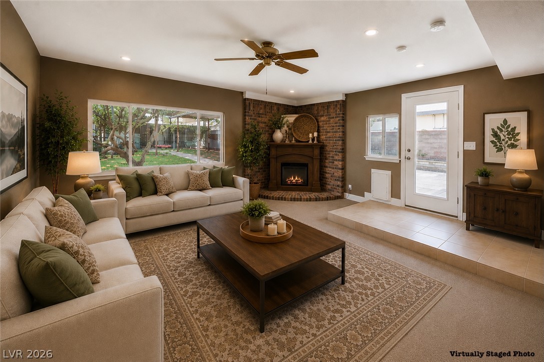 Photo 3 of 712 Aztec Place