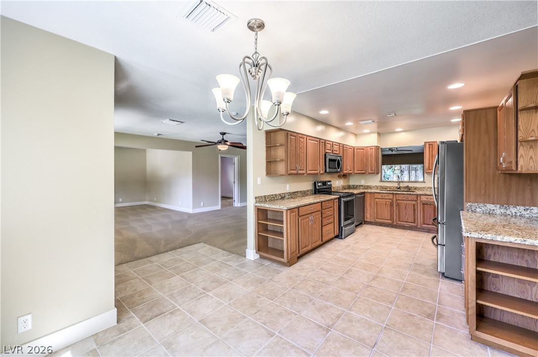 Photo 8 of 48, 712 Aztec Place