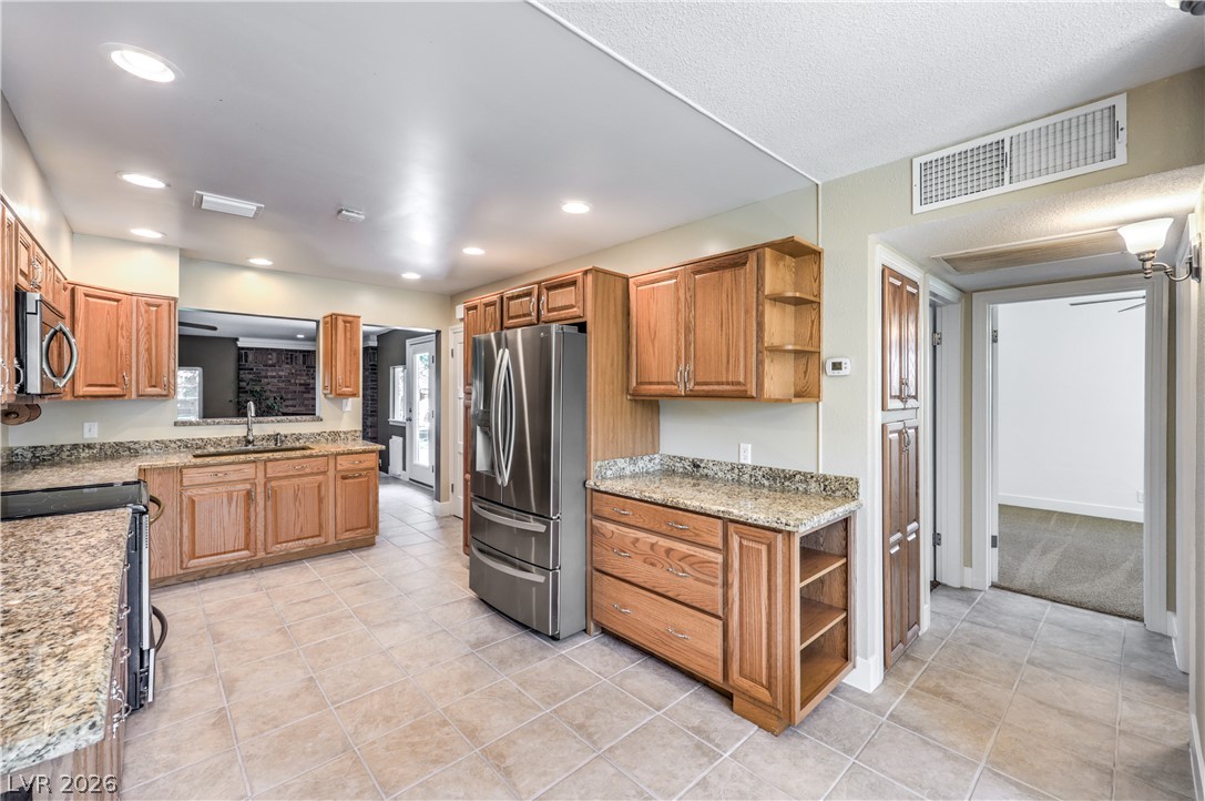 Photo 9 of 48, 712 Aztec Place