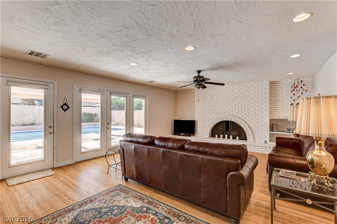 Photo 25 of 74, 3753 Meadowcrest Drive
