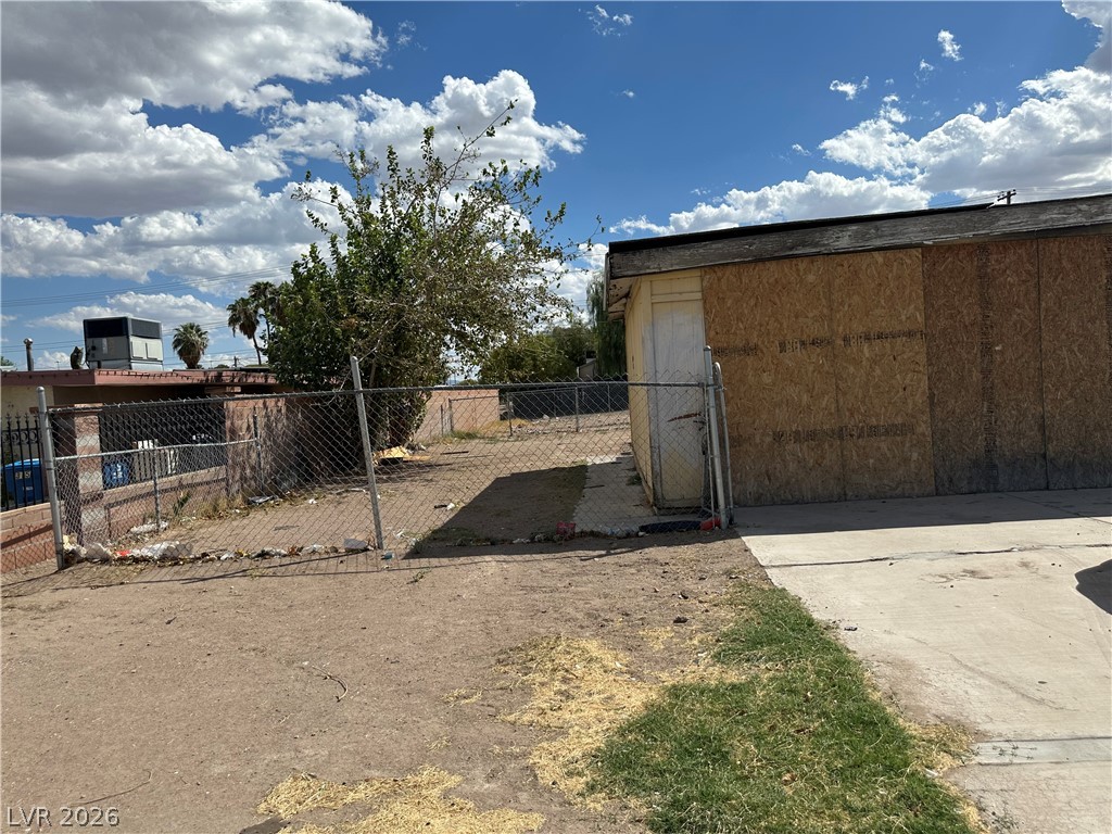Photo 4 of 1524 D Street