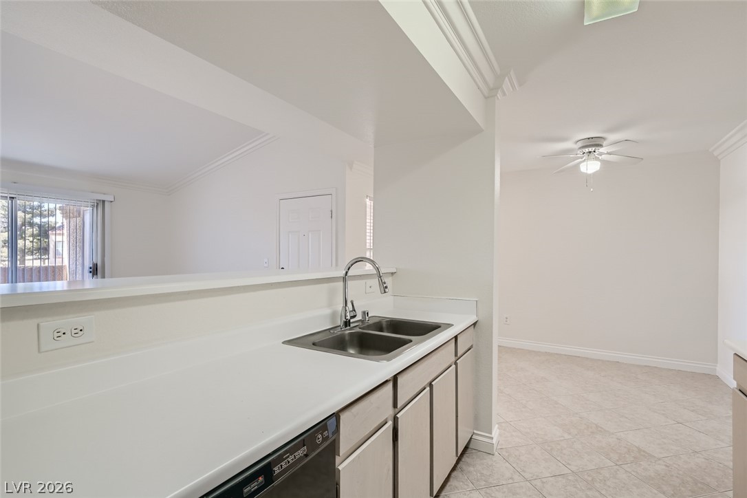 Photo 18 of 35, 1150 N Buffalo Drive #2094