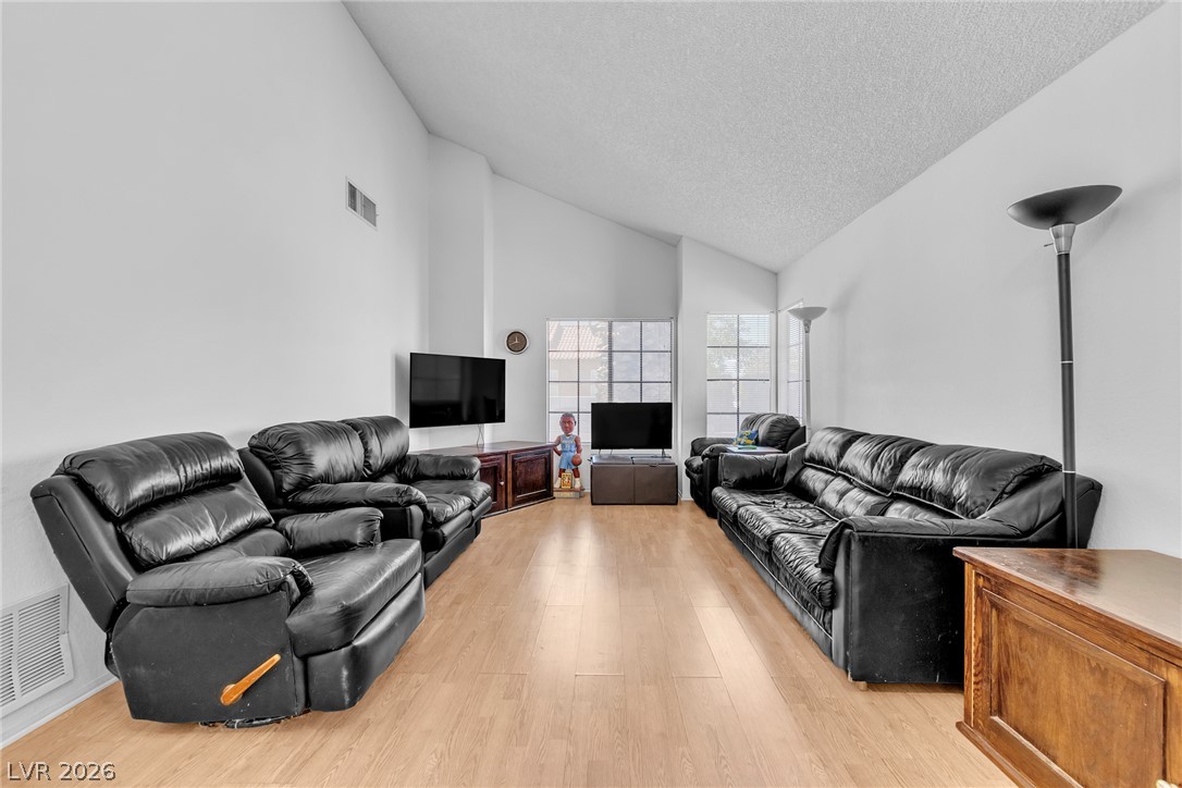 Photo 5 of 318 Bradford Drive