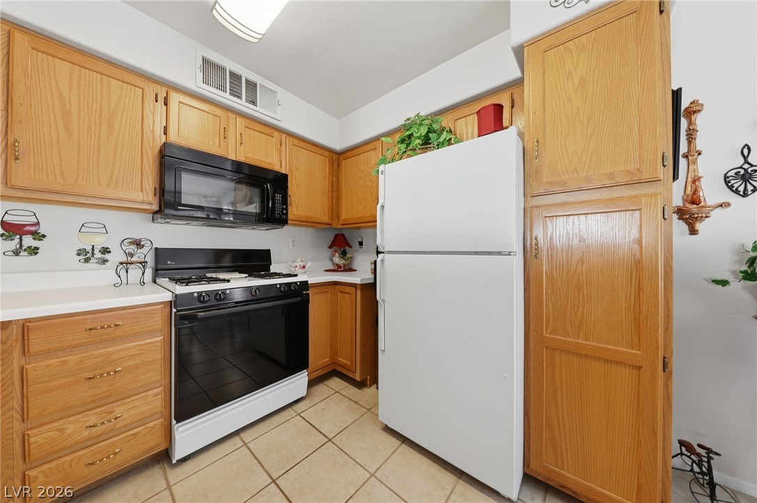 Photo 11 of 24, 3425 E Russell Road #243