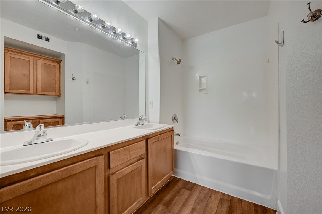 Photo 17 of 49, 83 E Agate Avenue #302